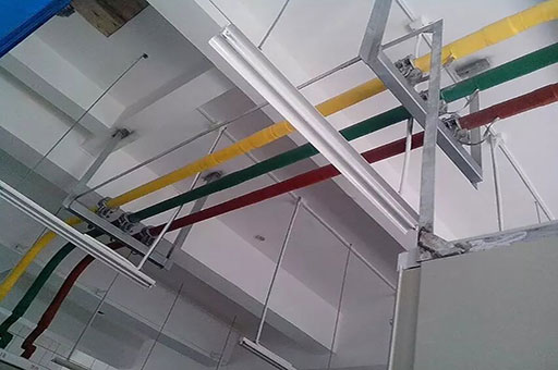 欧时力字母线条包包